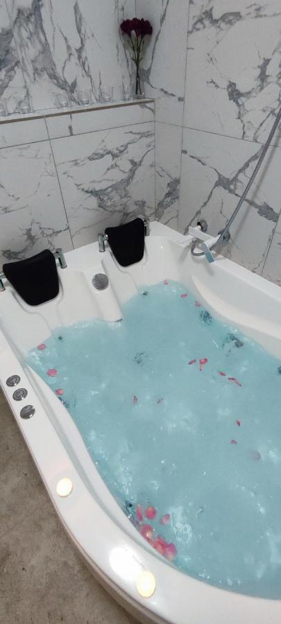 Jacuzzi Belle View Sinaia-Free Parking Apartment Exterior photo