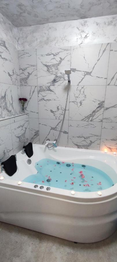 Jacuzzi Belle View Sinaia-Free Parking Apartment Exterior photo